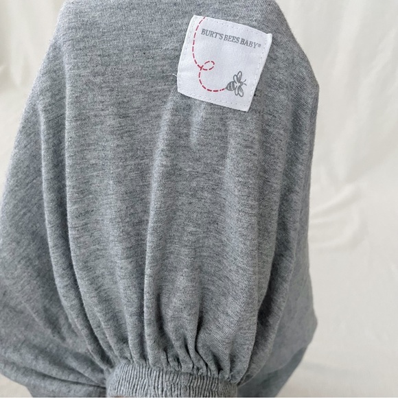 Burt’s Bees Baby | 2 Organic Cotton Fitted Crib Sheets in Grey & White - Picture 2 of 13